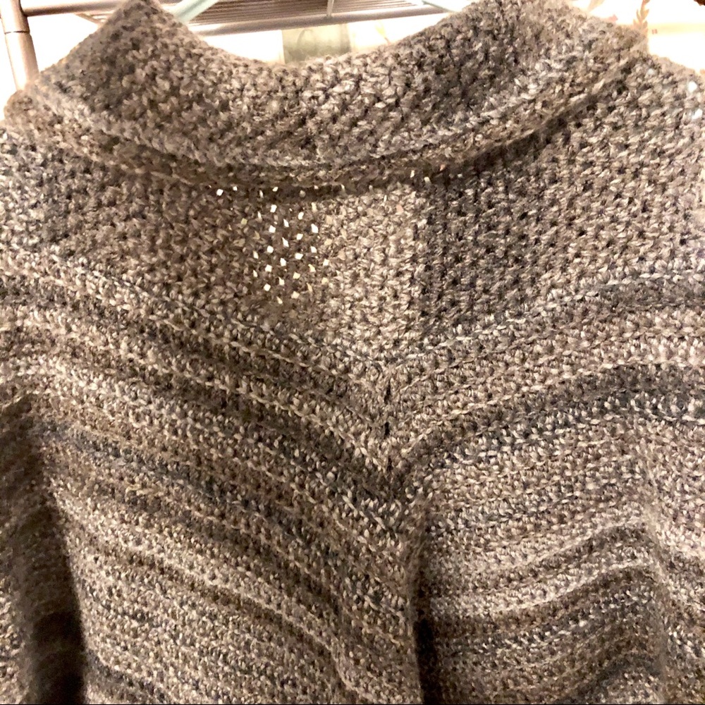 Handmade poncho - Picture 4 of 4
